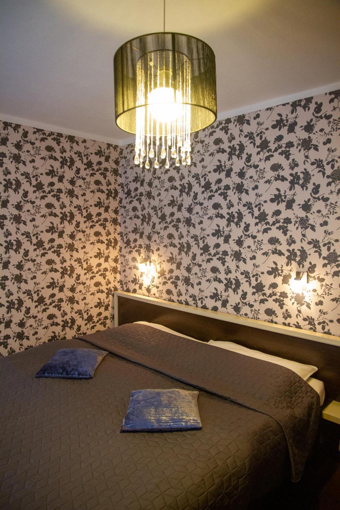 Hotel Peregrin Чески-Крумлов Экстерьер фото