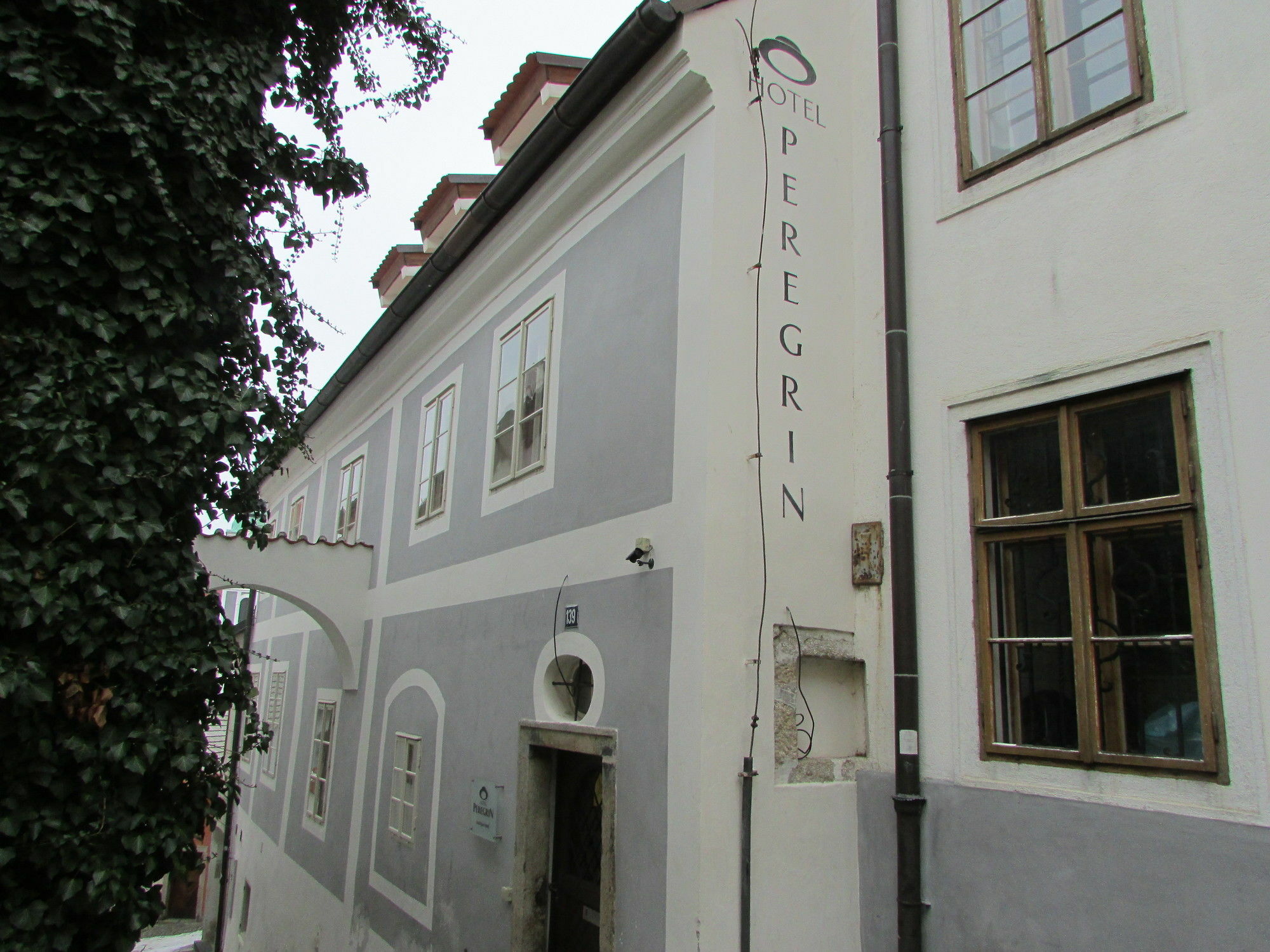 Hotel Peregrin Чески-Крумлов Экстерьер фото